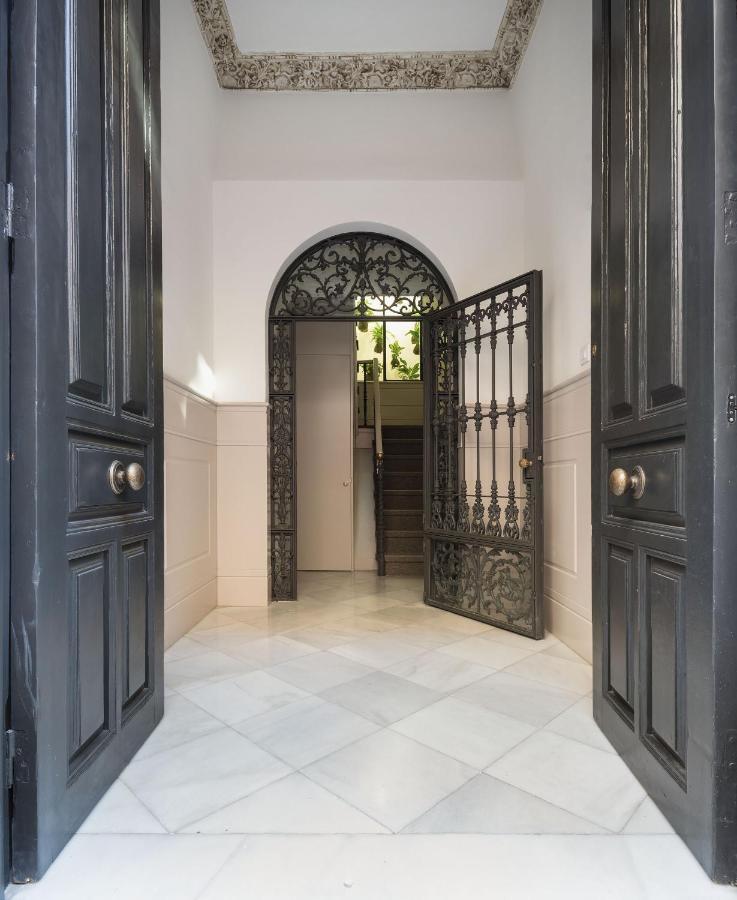 Puerta Catedral Holiday Suites Sevilla Exterior foto