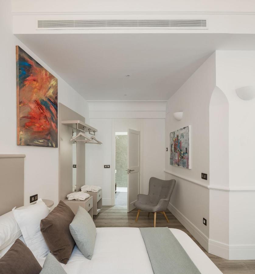 Puerta Catedral Holiday Suites Sevilla Exterior foto