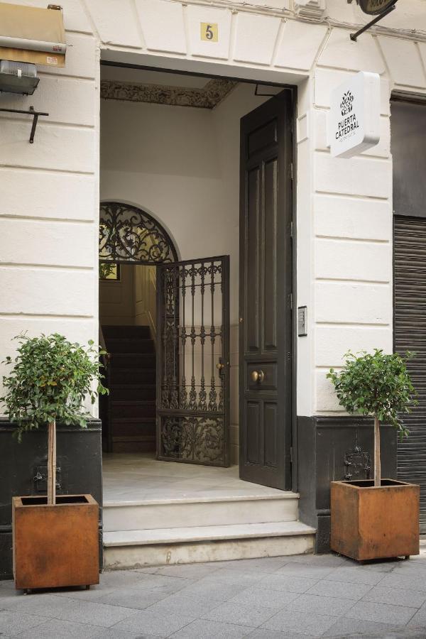 Puerta Catedral Holiday Suites Sevilla Exterior foto